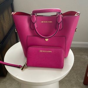 Michael Kors Greenwich convertible bag with Wallet Fuchsia Pink